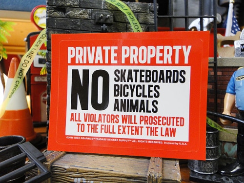 私有地につき立入禁止　ステッカーバッドアス　ステッカー#003|バッドアス・ステッカー|ステッカー