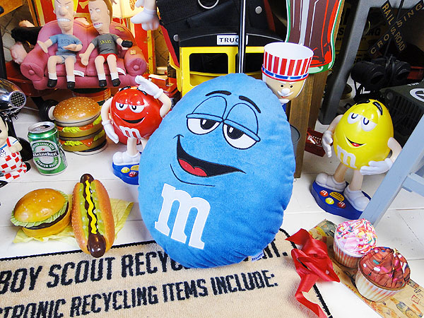 m&m'sクッション（ブルー）の通販・販売 | アメリカ雑貨のテーマ