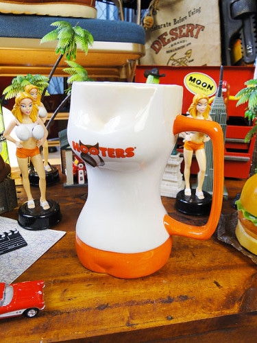 フーターズガール　ダイナマイトボディジョッキ|パブグッズ/バーグッズ/お酒関連グッズ