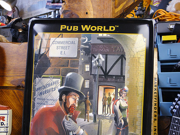 大きめ　タルに座ったお酒を飲んでるおじさん　オブジェ 000000007430_1_AIxYmfw.jpg