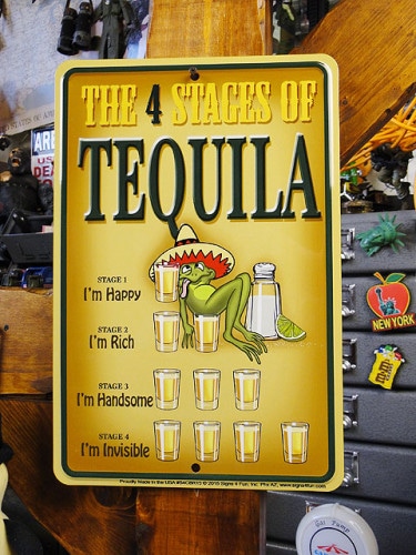 「テキーラを飲むとこうなる」　ミニジョーク看板|パブグッズ/バーグッズ/お酒関連グッズ