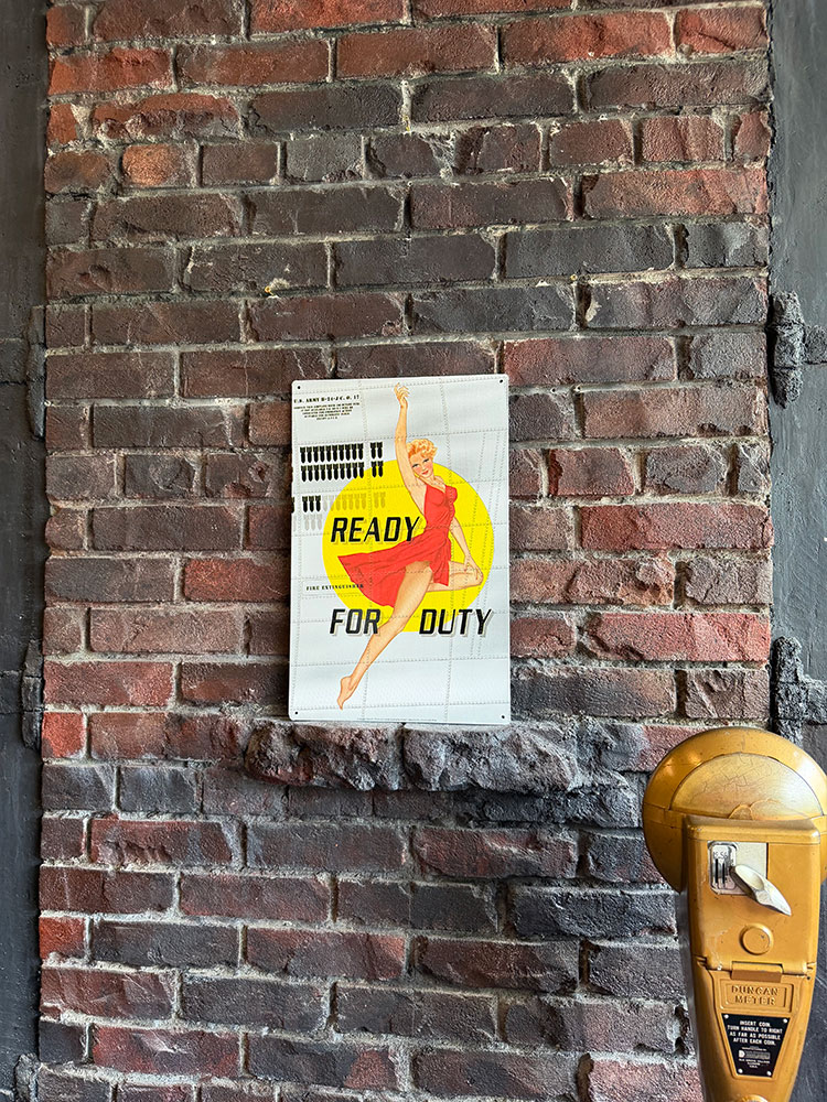 ピンナップガール READY FOR DUTY ミリタリー ブリキ看板の通販
