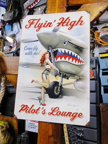 ピンナップガール　＆　戦闘機　U.S.ヘヴィースチールサイン　（シャークヘッド）|ミリタリー|ボクらの原点そして永遠！ブリキ看板