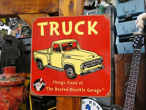 バステッドナックルガレージ　標識タイプ　U.S.ヘヴィースチールサイン　（トラック）|ボクらの原点そして永遠！ブリキ看板