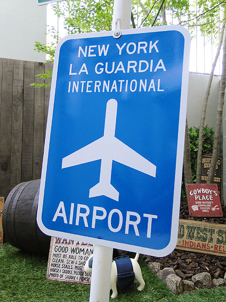 エアポート トラフィックサイン レプリカ （ニューヨーク ラガーディア