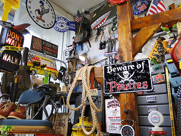 海賊たちに気をつけろ！ ミニブリキ看板 ミニジョーク看板の通販・販売