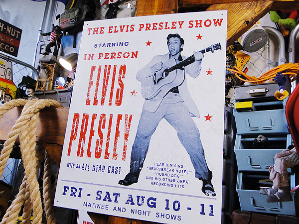 エルヴィス・プレスリーオン・ステージ ブリキ看板の通販・販売