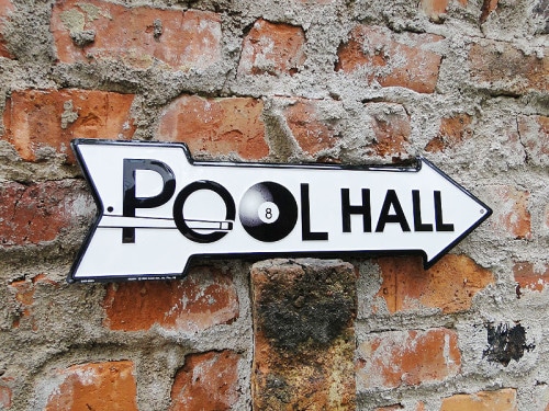 プールホールはこちら！　アローカットサイン|ボクらの原点そして永遠！ブリキ看板