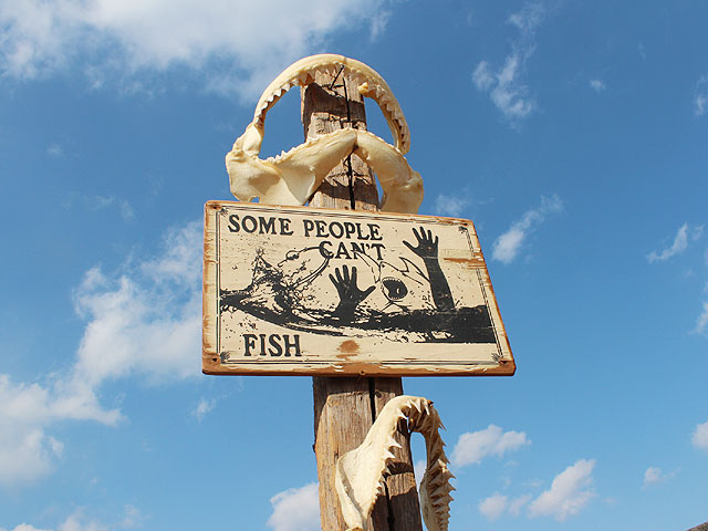 人食いサメに注意 木製看板の通販・販売 | アメリカ雑貨のテーマパーク