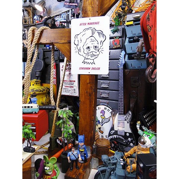 大きめタルに座ったお酒を飲んでるおじさんオブジェ