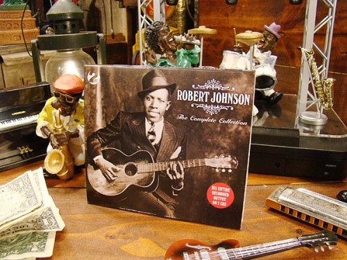 音楽CD ロバート・ジョンソンザ・コンプリートコレクション|カッコイイって素直に言えちゃうブルース|アメ雑に似合う音楽CD屋さん