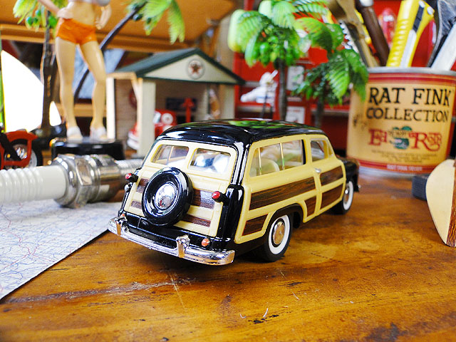 1949年 フォード ウッディワゴン ダイキャストミニカー 1/40スケール