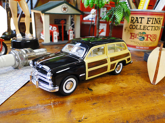 1949年 フォード ウッディワゴン ダイキャストミニカー 1/40スケール