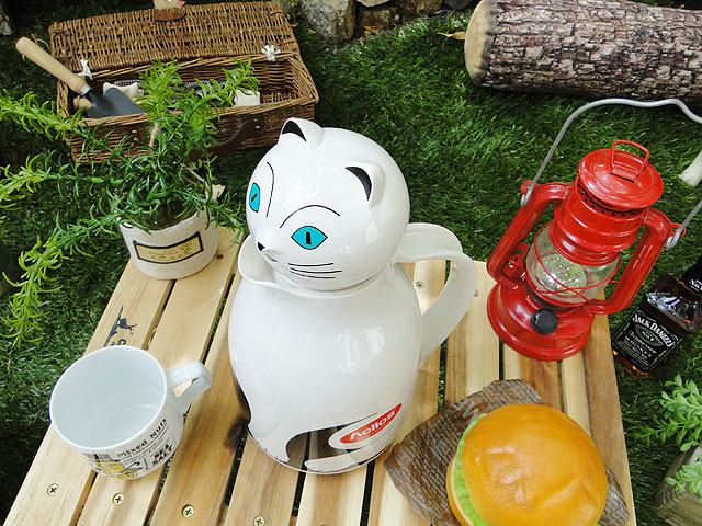 ドイツ ヘリオス社 卓上魔法瓶 サーモキャット ホワイト 1Lサイズ