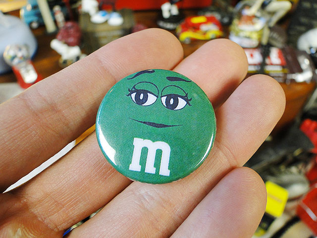m&m's 缶バッジ Sサイズ （グリーン/フェイス）の通販・販売