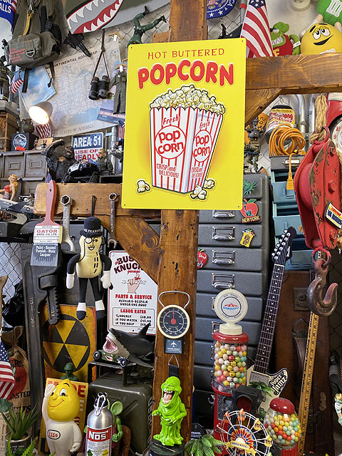 ポップコーン看板 ポップコーン ブリキ看板 （クリスプ＆デリシャス）の通販・販売