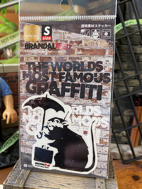 バンクシー ストリートアート オフィシャルステッカー （傘を持った