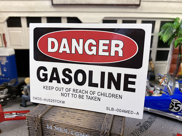 警告看板ステッカー （危険：ガソリン/DANGER） SLB-004-MED-Aの通販