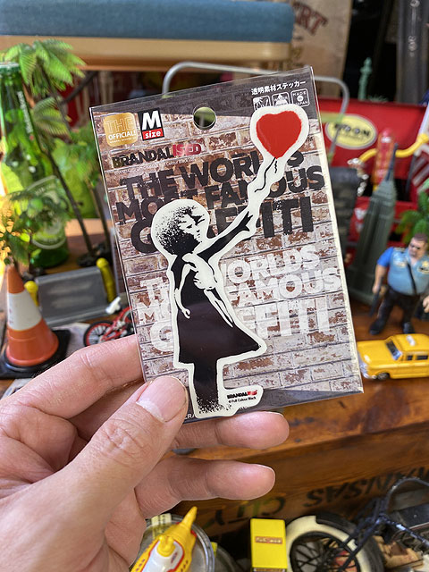 バンクシー ストリートアート オフィシャルステッカー Mサイズ （風船