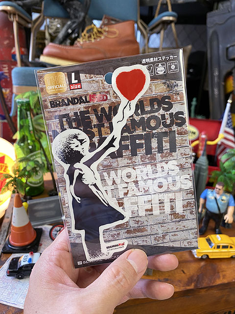 即決 本物 Banksy KEEP LEFT バンクシー 大判ステッカー 激レア 即決