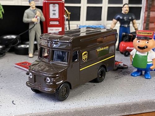 UPS���ǥ�Х꡼�Х󡡥������㥹�ȥߥ˥���