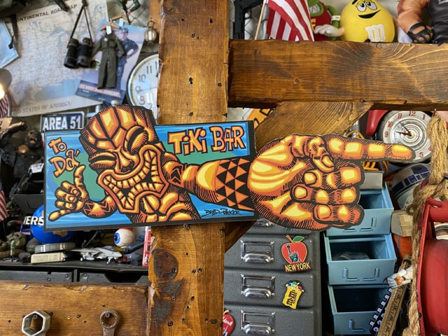 ティキバーはこっちだぜ！」 ティキ 指さしサインの通販・販売