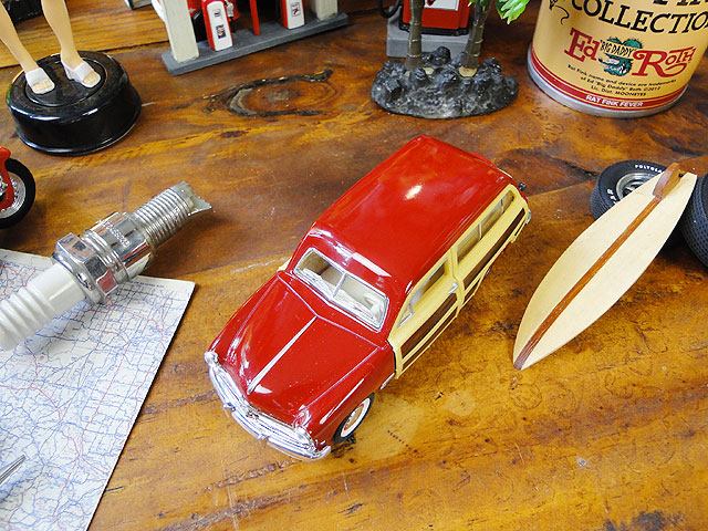 1949年 フォード ウッディワゴン ダイキャストミニカー 1/40スケール