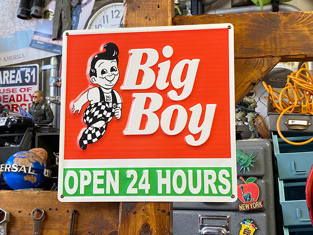 ビッグボーイ BIG BOY 看板 76cm ガレージ 世田谷ベース ビッグボーイ エンボスティンサイン （24時間営業）の通販・販売
