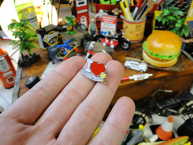 スポーツ ピンバッジ （アイ・ラブ・バスケットボール）の通販・販売  