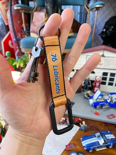 ユノカル76　カラビナキーホルダー　（オレンジ）|キーホルダー/ガーディアンベル|男の秘密基地作りに！ガレージング雑貨