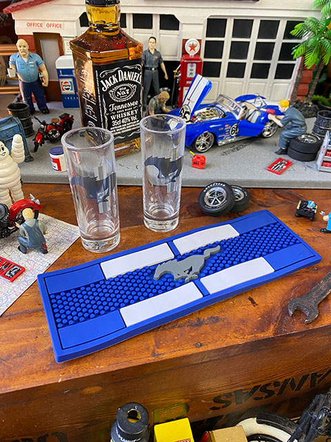 フォード マスタング ショットグラス＆ミニバーマットセットの通販