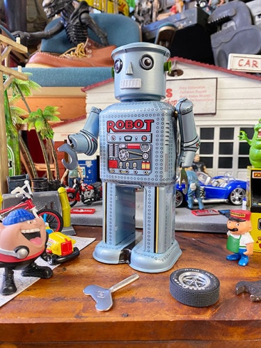 メカニカルロボット　ブリキトイ|子供をダシにして欲しくなるオモチャ|もはや店長すら迷子になるアメ雑ジャングル