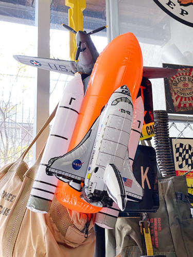 スペースシャトル　インフレータブル|エイリアンのホルマリン漬け/宇宙雑貨|もはや店長すら迷子になるアメ雑ジャングル