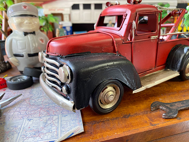 アメリカンレッカー車 ブリキオブジェ Mサイズ （レッド