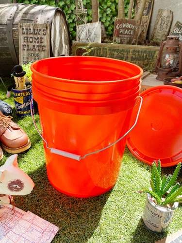 米国リークタイト社　5ガロン　バケツ　フタ付き　MADE IN U.S.A.　（オレンジ）|ガレージ演出グッズ/道具/工具|男の秘密基地作りに！ガレージング雑貨