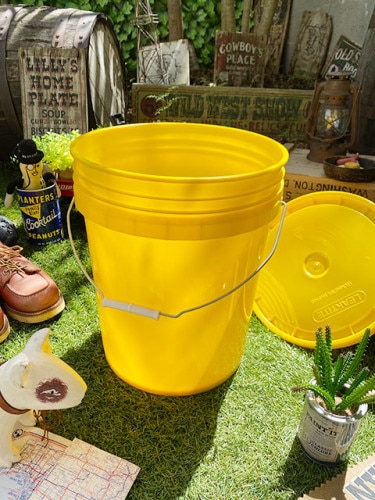 米国リークタイト社　5ガロン　バケツ　フタ付き　MADE IN U.S.A.　（イエロー）|ガレージ演出グッズ/道具/工具|男の秘密基地作りに！ガレージング雑貨