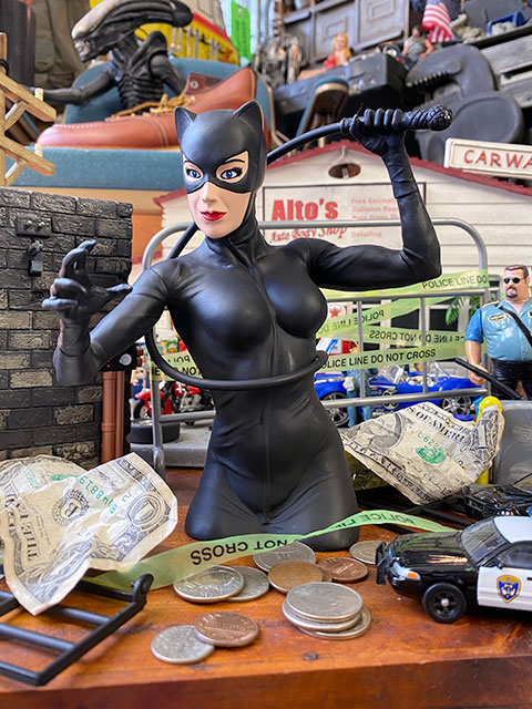 フィギュアーツ キャットウーマン 画像のもののみです フィギュアーツ キャットウーマン 画像のもののみです 荒く