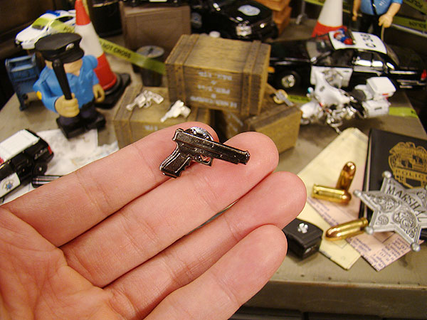 ガンマニアのための銃型ピンバッジ （グロック）の通販・販売