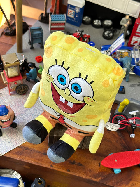 NECA スポンジ・ボブ ぬいぐるみ （お座りポーズ）の通販・販売