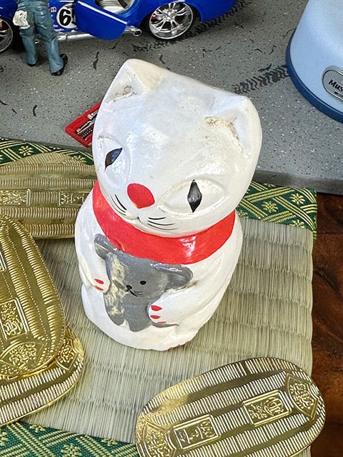 ネコにネズミ」 木彫り人形 （白猫） ※ミニ畳と小判は別売ですの通販