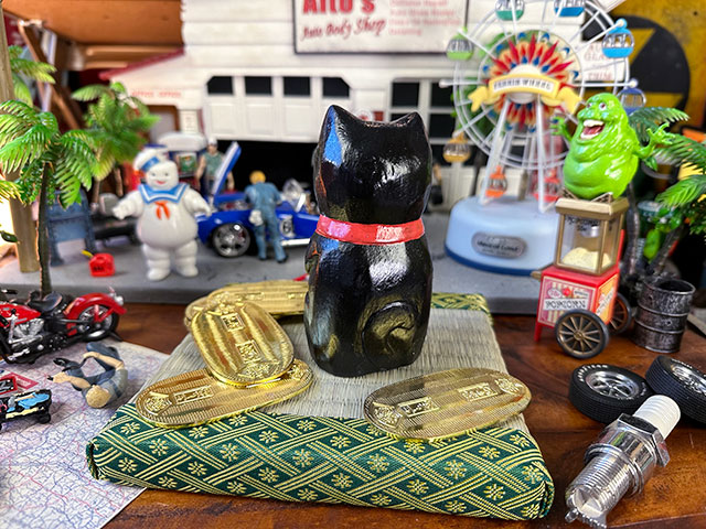 ネコにネズミ」 木彫り人形 （黒猫） ※ミニ畳と小判は別売ですの通販