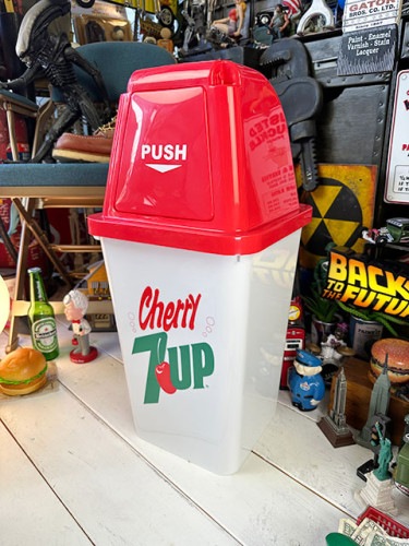 7UP　セブンアップ　ダストビン　20Lサイズ　ゴミ箱　（レッド）　単品|ドリンク系カンパニーグッズ|カンパニーグッズ