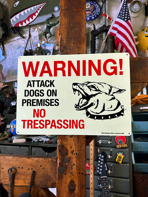 アメリカの蓄光警告サイン （猛犬注意！立ち入り禁止）の通販・販売