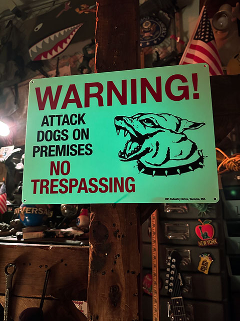 アメリカの蓄光警告サイン （猛犬注意！立ち入り禁止）の通販・販売