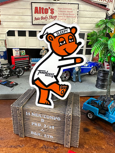 トラベロッジ スリーピーベア ステッカーの通販・販売 | アメリカ雑貨