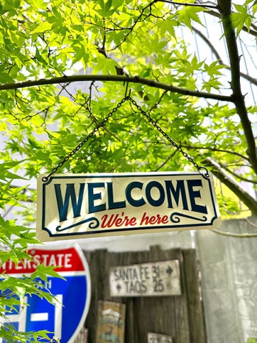 ウェルカム　ハンギングサイン　（WELCOME we're here）|ガレージ看板/サインプレート|男の秘密基地作りに！ガレージング雑貨