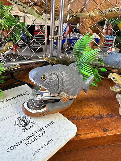 ガブッと噛みつく アニマル ステープラー （ピラニア） ホッチキスの