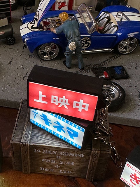 昭和の哀愁漂う ニューレトロ 光る看板キーホルダー （上映中＆キネマ