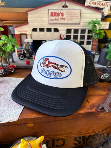 トライアンフ　タイガーロゴ　メッシュキャップ　帽子色＝ホワイト×ブラック|アパレル/キャップ/ジャケット|男の秘密基地作りに！ガレージング雑貨