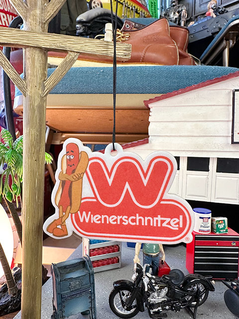 wiener schnitzel ウィンナーシュニッツェル　ハイウェイ　看板 Amazon.co.jp: ウィンナーシュニッツェル ステッカー Wienerschnitzel